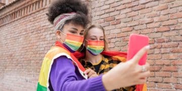 中国大陆LGBTQ+社群公益组织发展现状与挑战：机遇与挑战并存 - Cover Image