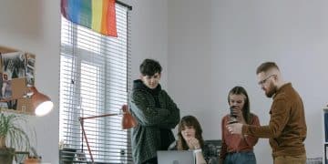 中国大陆LGBTQ+社交新模式：线上线下融合趋势 - Cover Image